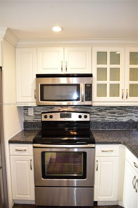 For Sale: $128,000 (2 beds, 2 baths, 850 Square Feet)