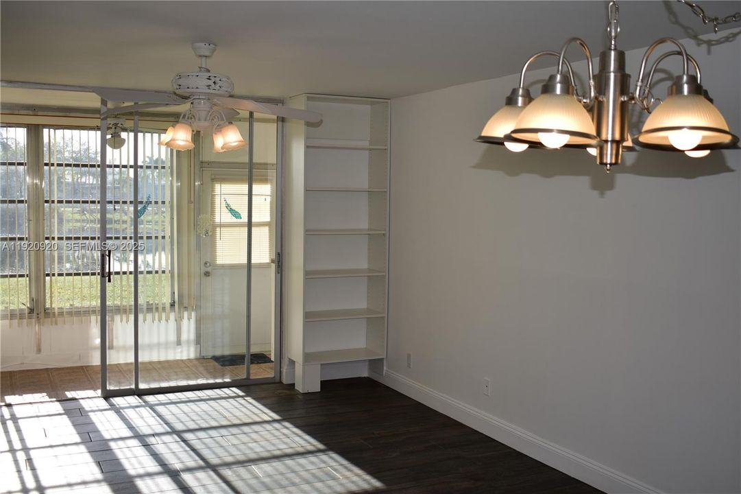 For Sale: $128,000 (2 beds, 2 baths, 850 Square Feet)