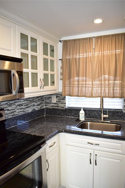 For Sale: $128,000 (2 beds, 2 baths, 850 Square Feet)