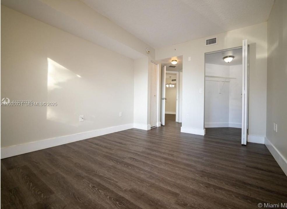 На продажу: $210,000 (2 спален, 2 ванн, 892 Квадратных фут)