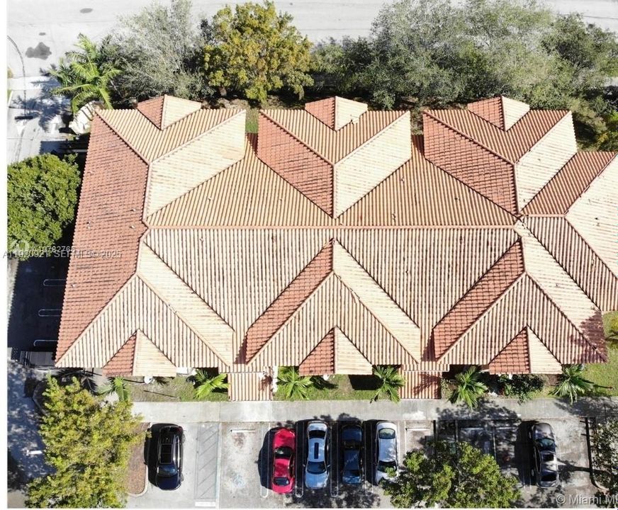 На продажу: $210,000 (2 спален, 2 ванн, 892 Квадратных фут)