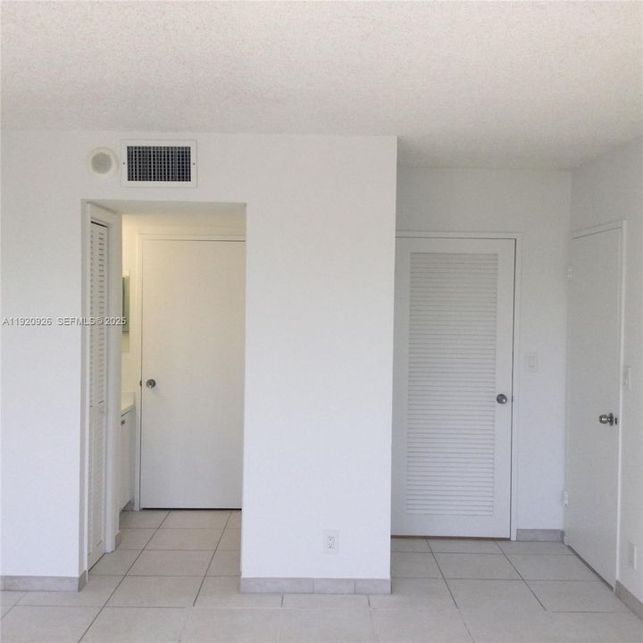For Rent: $2,200 (1 beds, 1 baths, 1140 Square Feet)