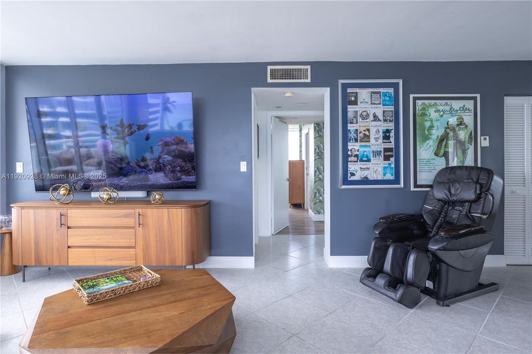 For Rent: $4,500 (2 beds, 2 baths, 1200 Square Feet)