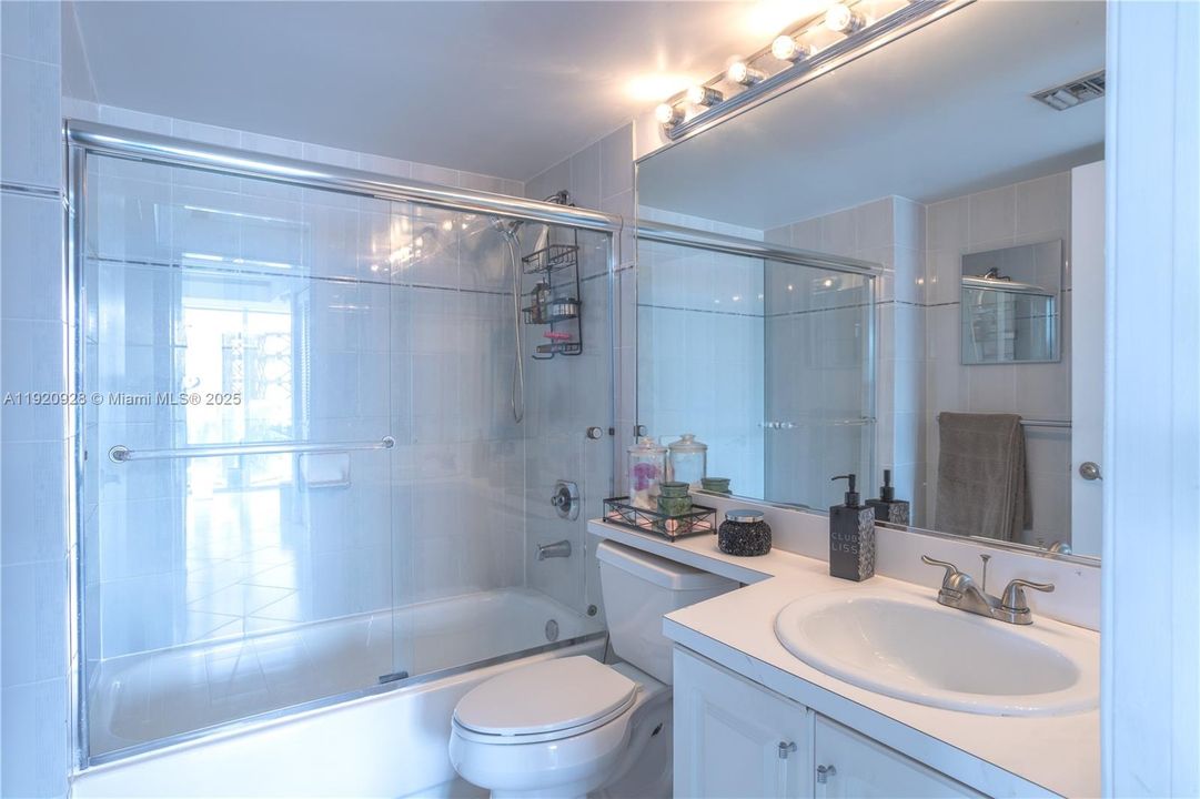 For Rent: $4,500 (2 beds, 2 baths, 1200 Square Feet)