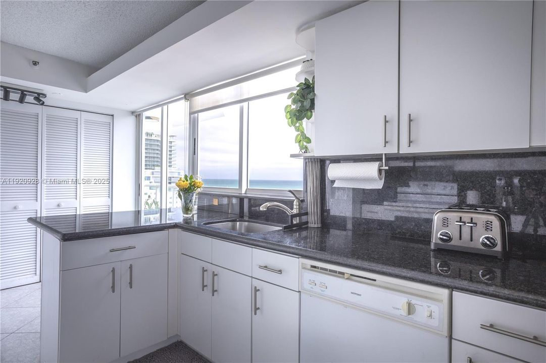 For Rent: $4,500 (2 beds, 2 baths, 1200 Square Feet)