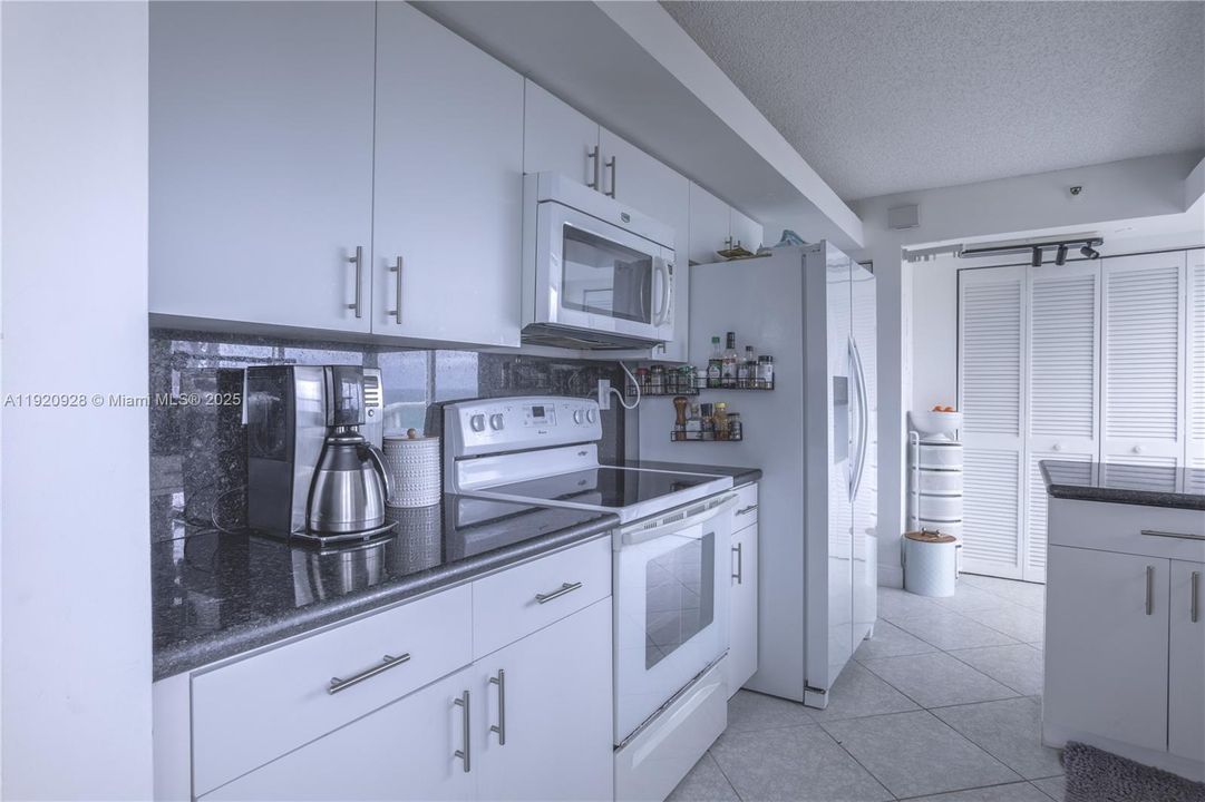 For Rent: $4,500 (2 beds, 2 baths, 1200 Square Feet)