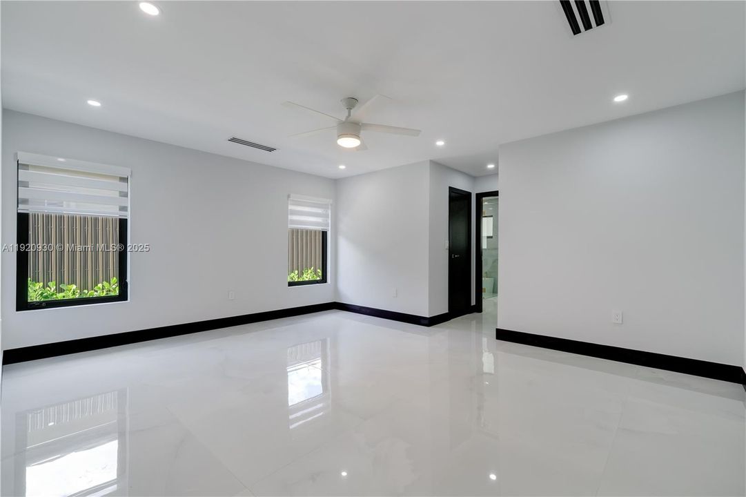 待售: $1,250,000 (4 贝兹, 6 浴室, 2504 平方英尺)