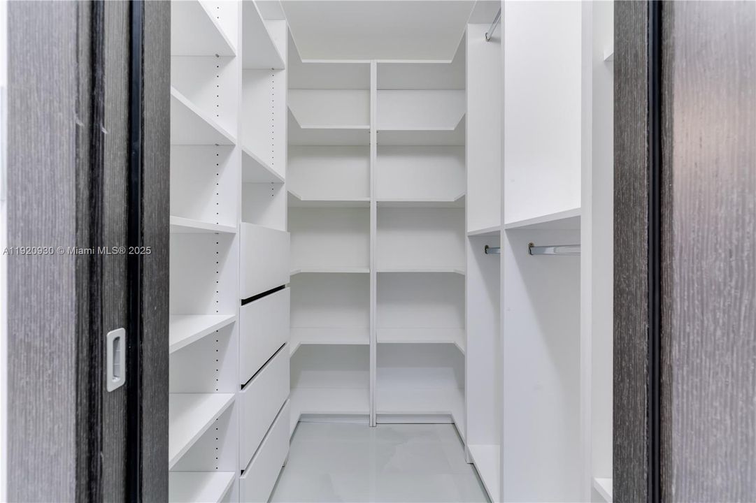 待售: $1,250,000 (4 贝兹, 6 浴室, 2504 平方英尺)