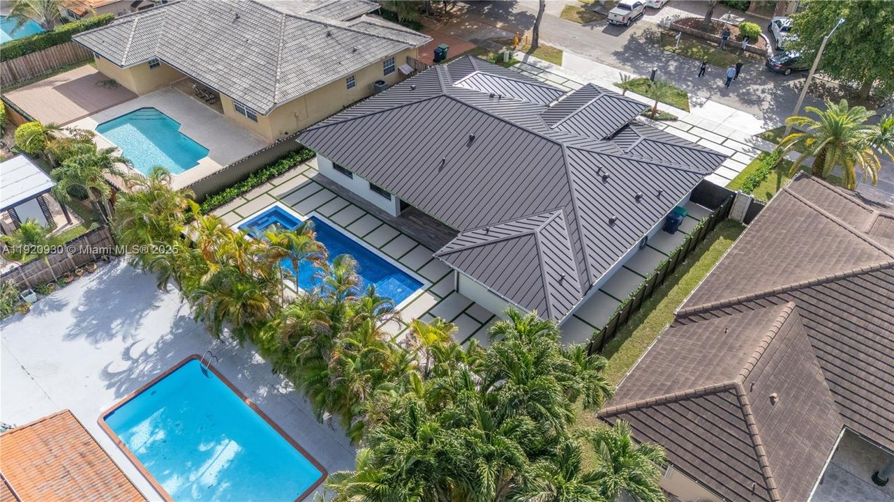 待售: $1,250,000 (4 贝兹, 6 浴室, 2504 平方英尺)