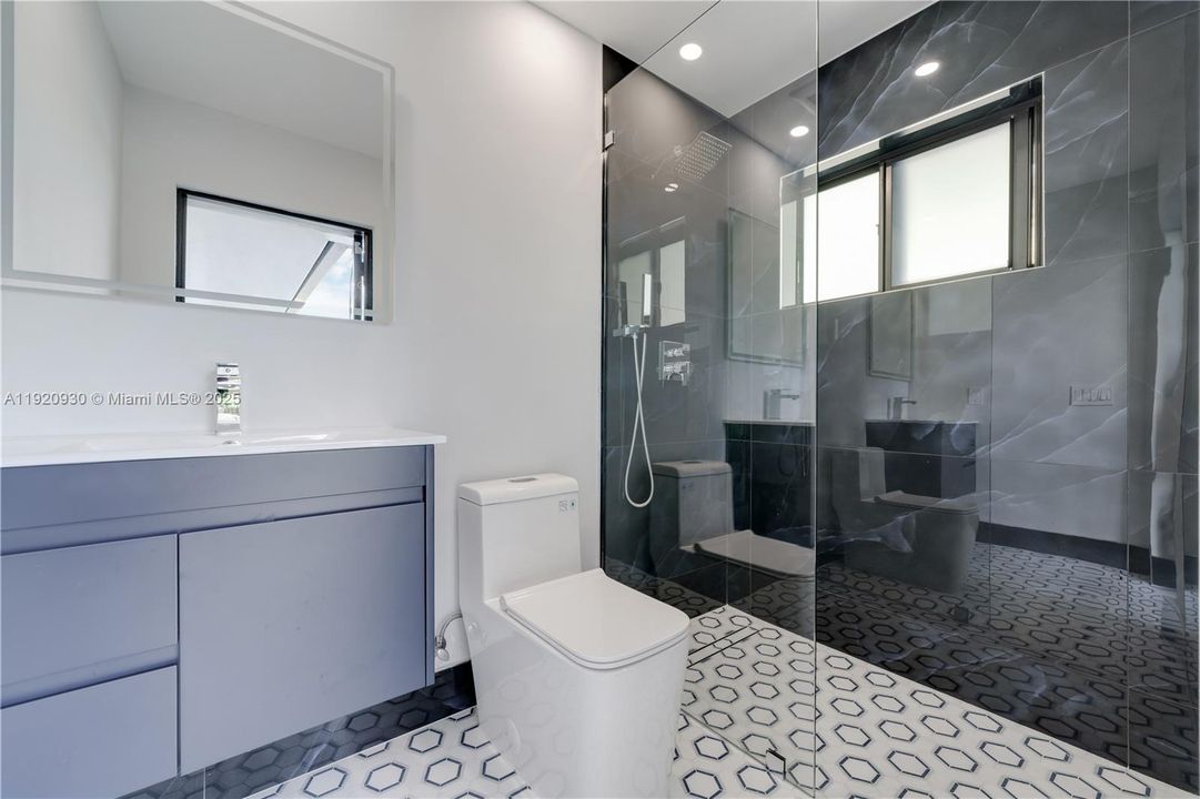 待售: $1,250,000 (4 贝兹, 6 浴室, 2504 平方英尺)