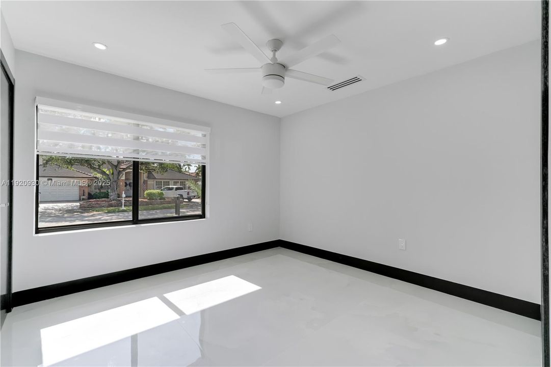 待售: $1,250,000 (4 贝兹, 6 浴室, 2504 平方英尺)