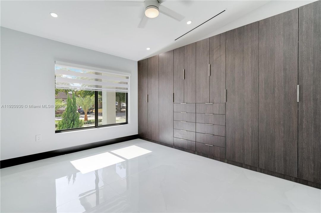 待售: $1,250,000 (4 贝兹, 6 浴室, 2504 平方英尺)