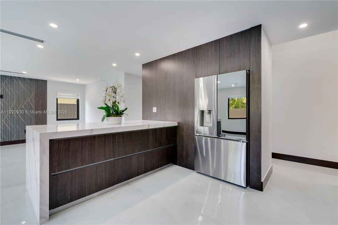 待售: $1,250,000 (4 贝兹, 6 浴室, 2504 平方英尺)