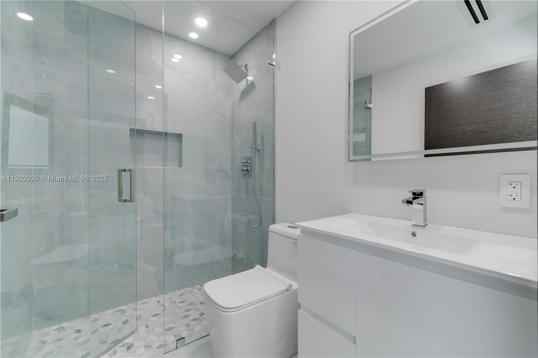 待售: $1,250,000 (4 贝兹, 6 浴室, 2504 平方英尺)