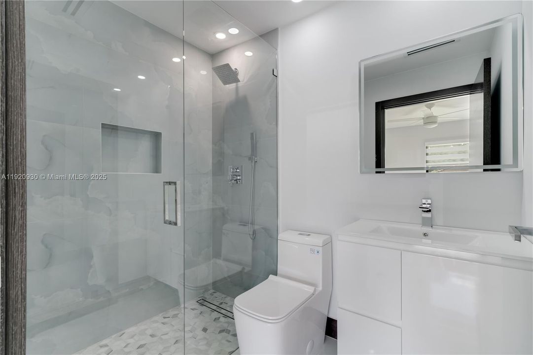 待售: $1,250,000 (4 贝兹, 6 浴室, 2504 平方英尺)