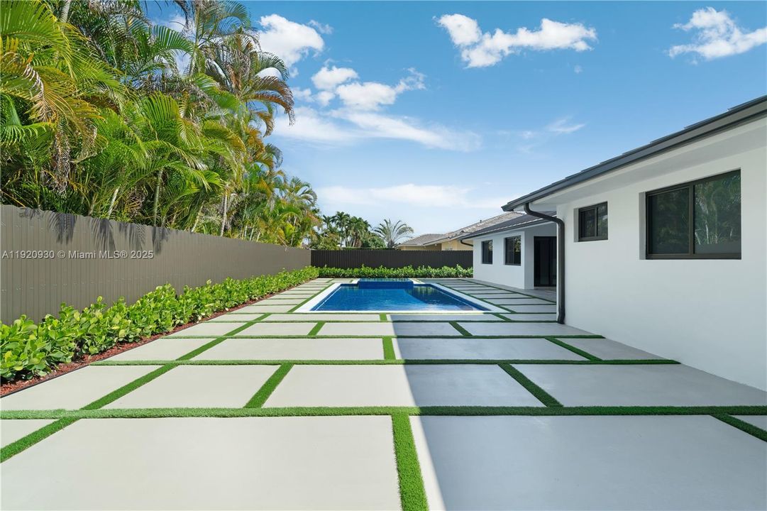 待售: $1,250,000 (4 贝兹, 6 浴室, 2504 平方英尺)