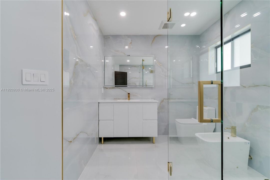 待售: $1,250,000 (4 贝兹, 6 浴室, 2504 平方英尺)