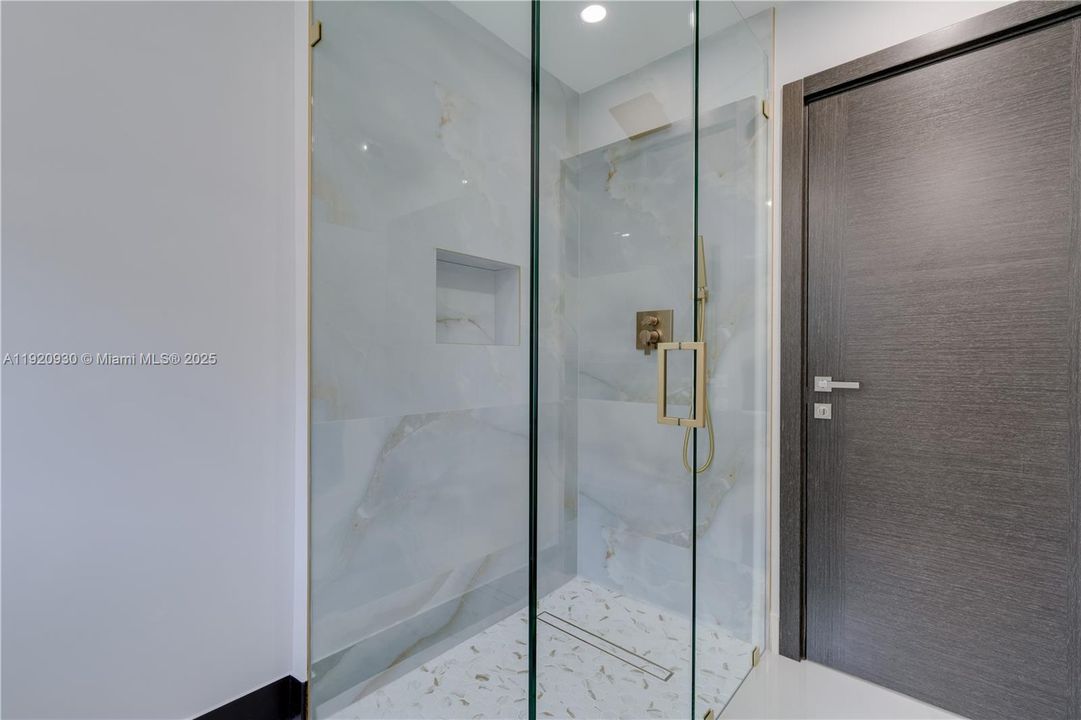 待售: $1,250,000 (4 贝兹, 6 浴室, 2504 平方英尺)