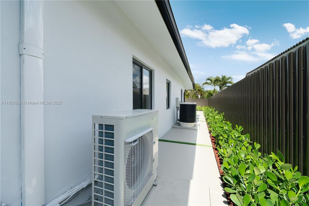 待售: $1,250,000 (4 贝兹, 6 浴室, 2504 平方英尺)