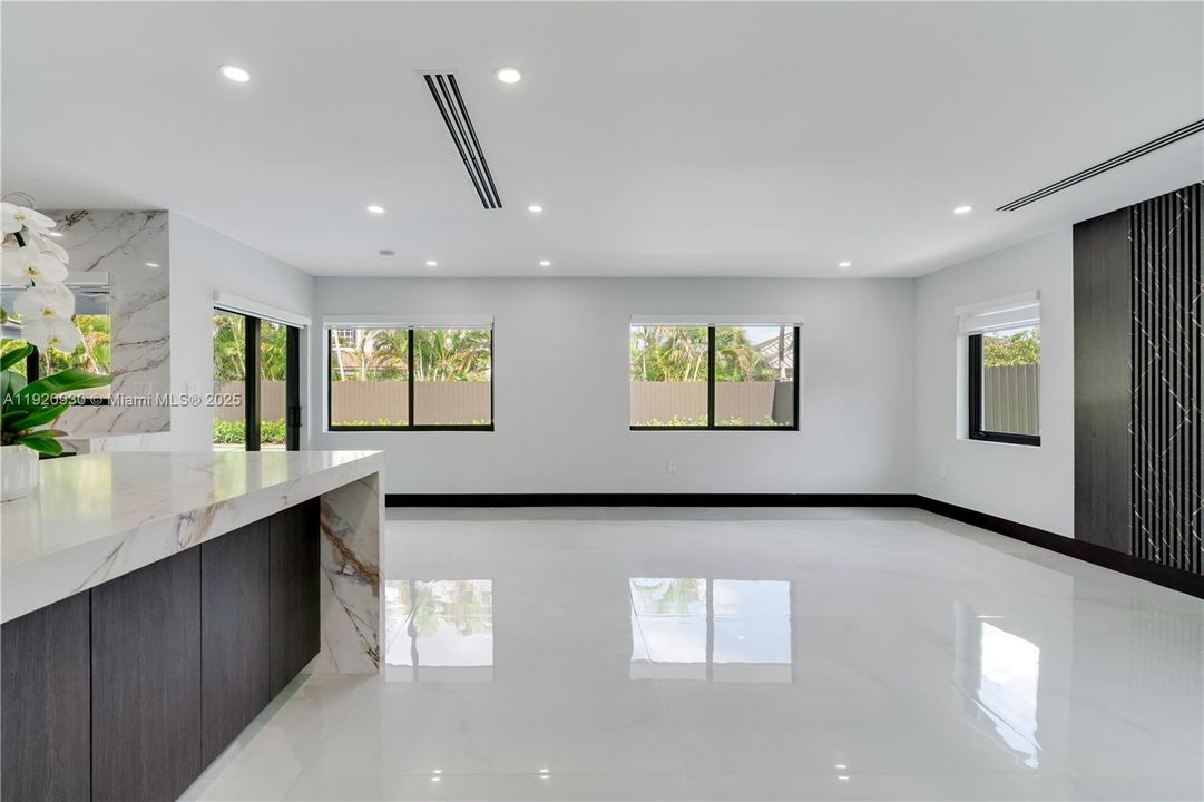 待售: $1,250,000 (4 贝兹, 6 浴室, 2504 平方英尺)