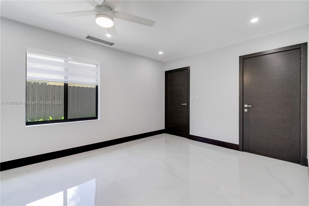 待售: $1,250,000 (4 贝兹, 6 浴室, 2504 平方英尺)