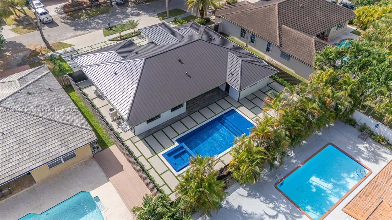 待售: $1,250,000 (4 贝兹, 6 浴室, 2504 平方英尺)