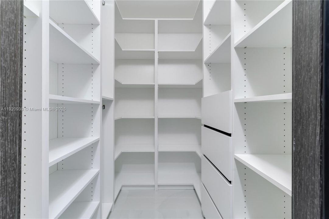 待售: $1,250,000 (4 贝兹, 6 浴室, 2504 平方英尺)