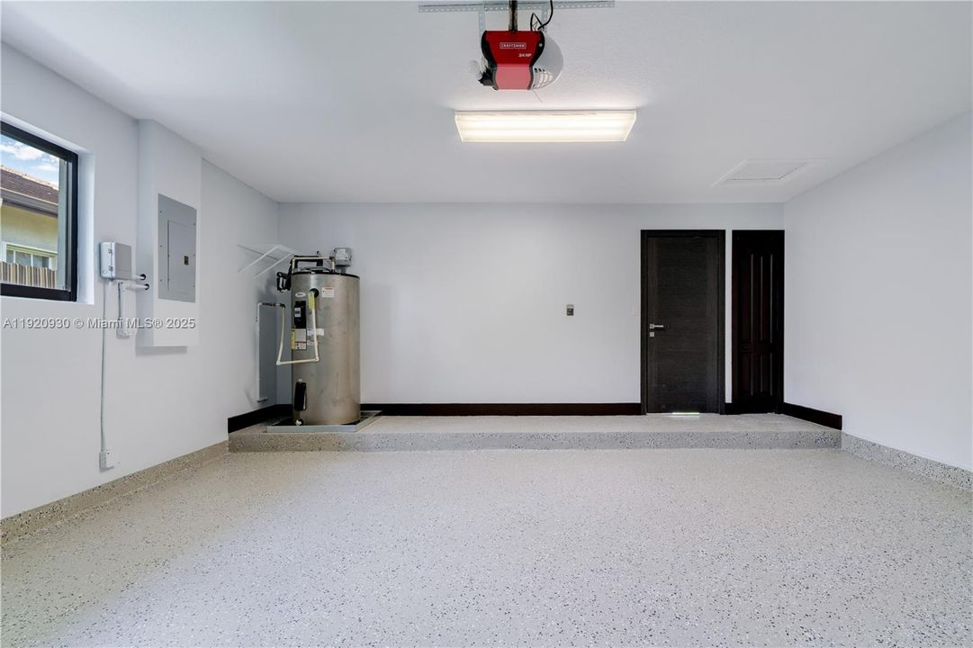 待售: $1,250,000 (4 贝兹, 6 浴室, 2504 平方英尺)