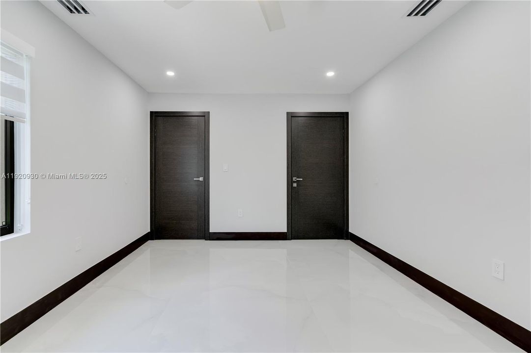 待售: $1,250,000 (4 贝兹, 6 浴室, 2504 平方英尺)