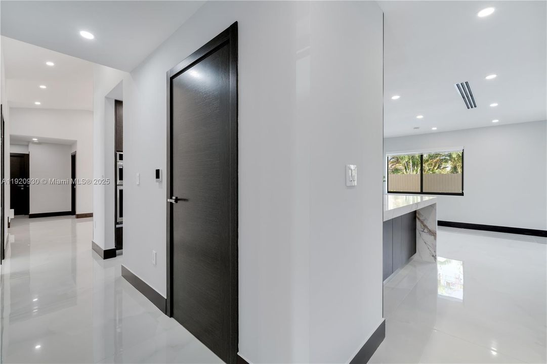 待售: $1,250,000 (4 贝兹, 6 浴室, 2504 平方英尺)