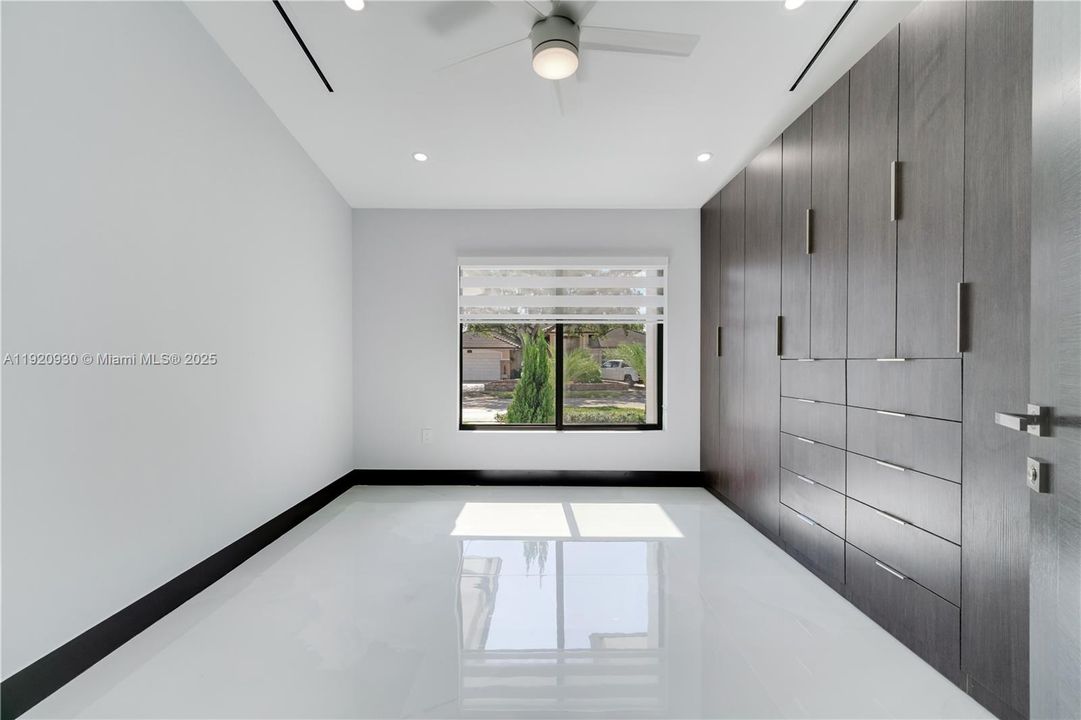 待售: $1,250,000 (4 贝兹, 6 浴室, 2504 平方英尺)