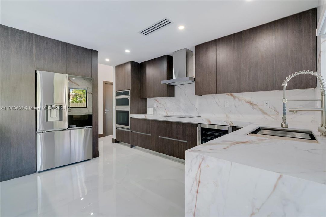 待售: $1,250,000 (4 贝兹, 6 浴室, 2504 平方英尺)