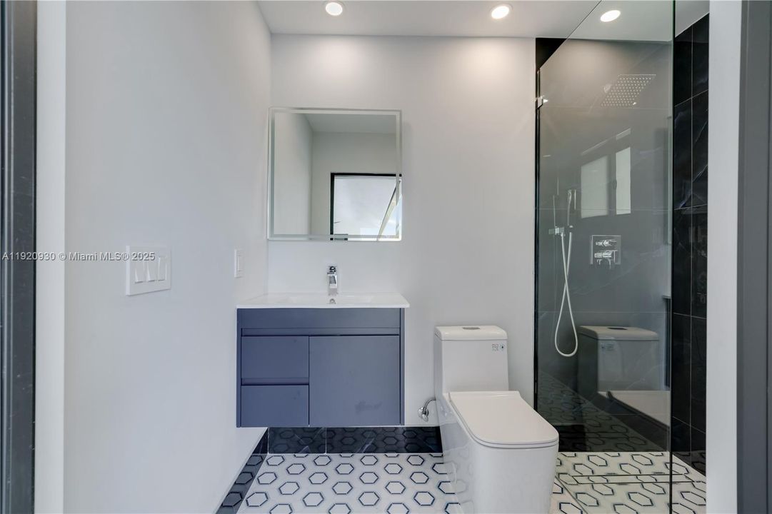 待售: $1,250,000 (4 贝兹, 6 浴室, 2504 平方英尺)