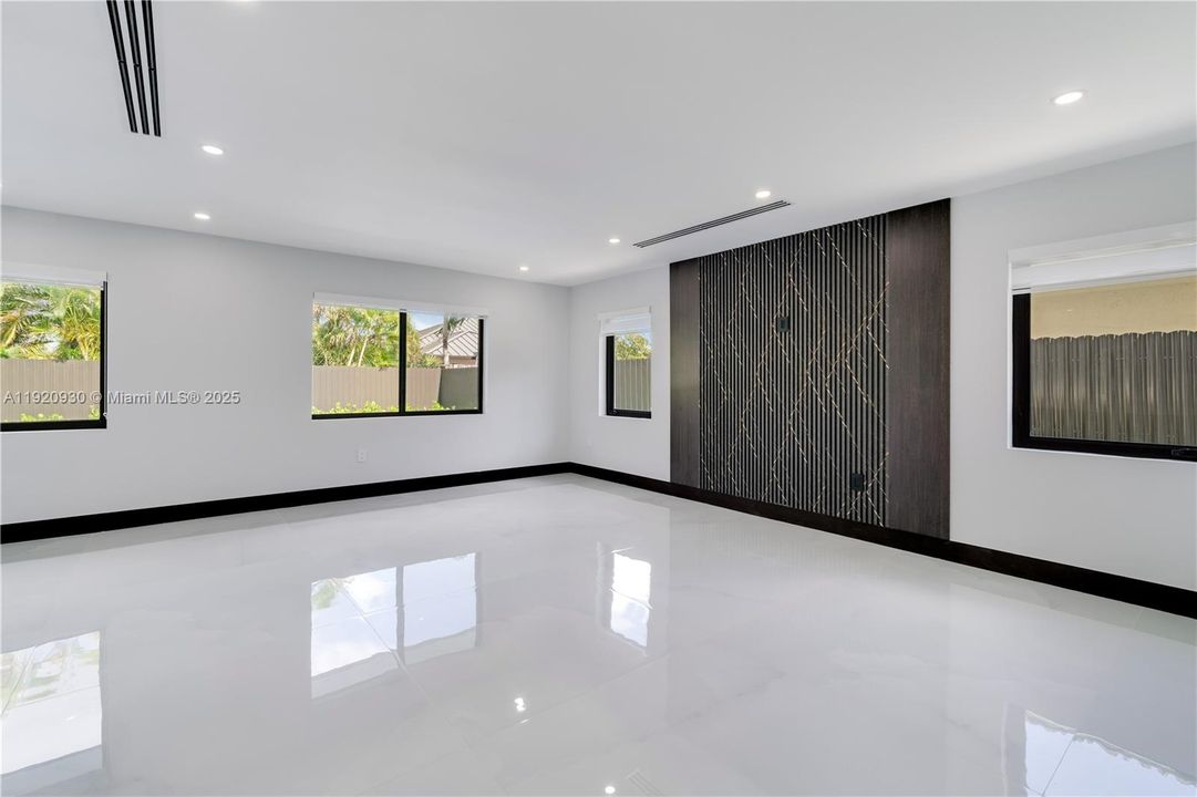 待售: $1,250,000 (4 贝兹, 6 浴室, 2504 平方英尺)