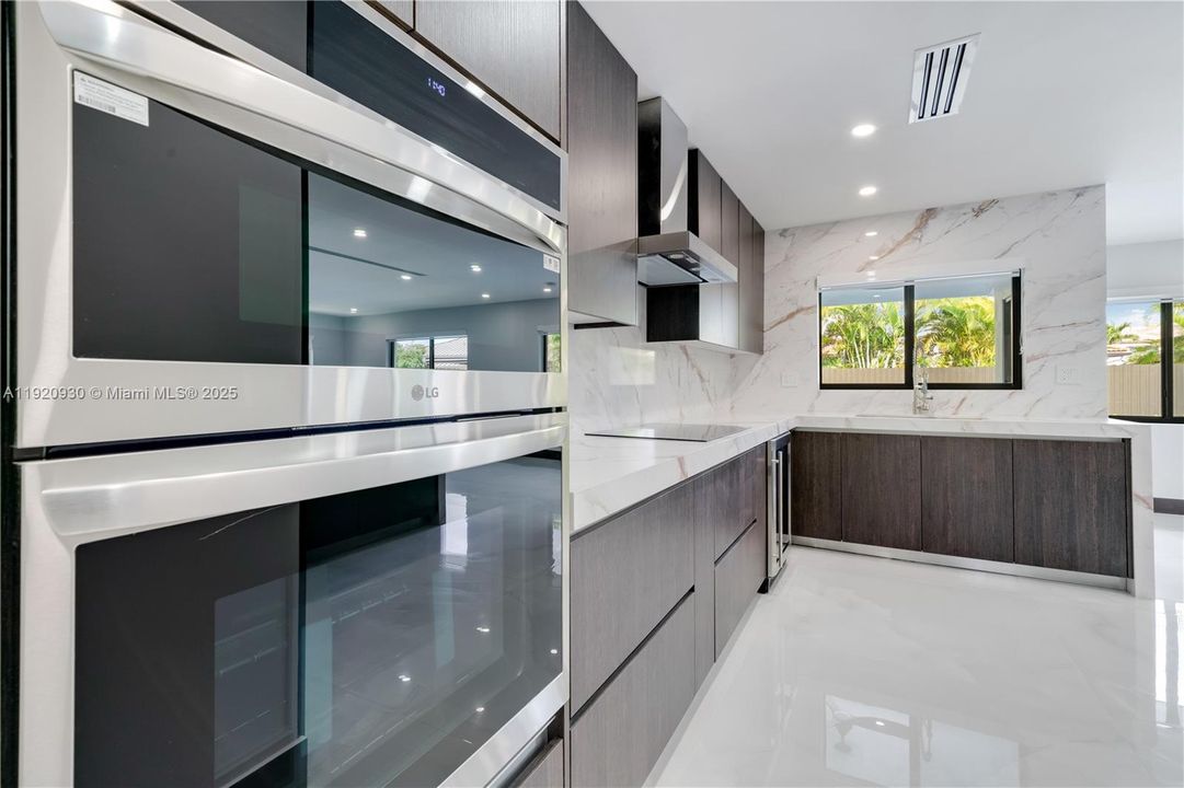 待售: $1,250,000 (4 贝兹, 6 浴室, 2504 平方英尺)