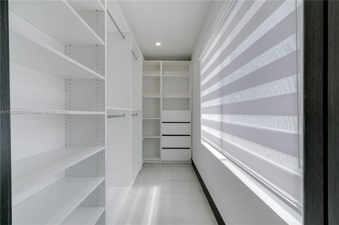 待售: $1,250,000 (4 贝兹, 6 浴室, 2504 平方英尺)