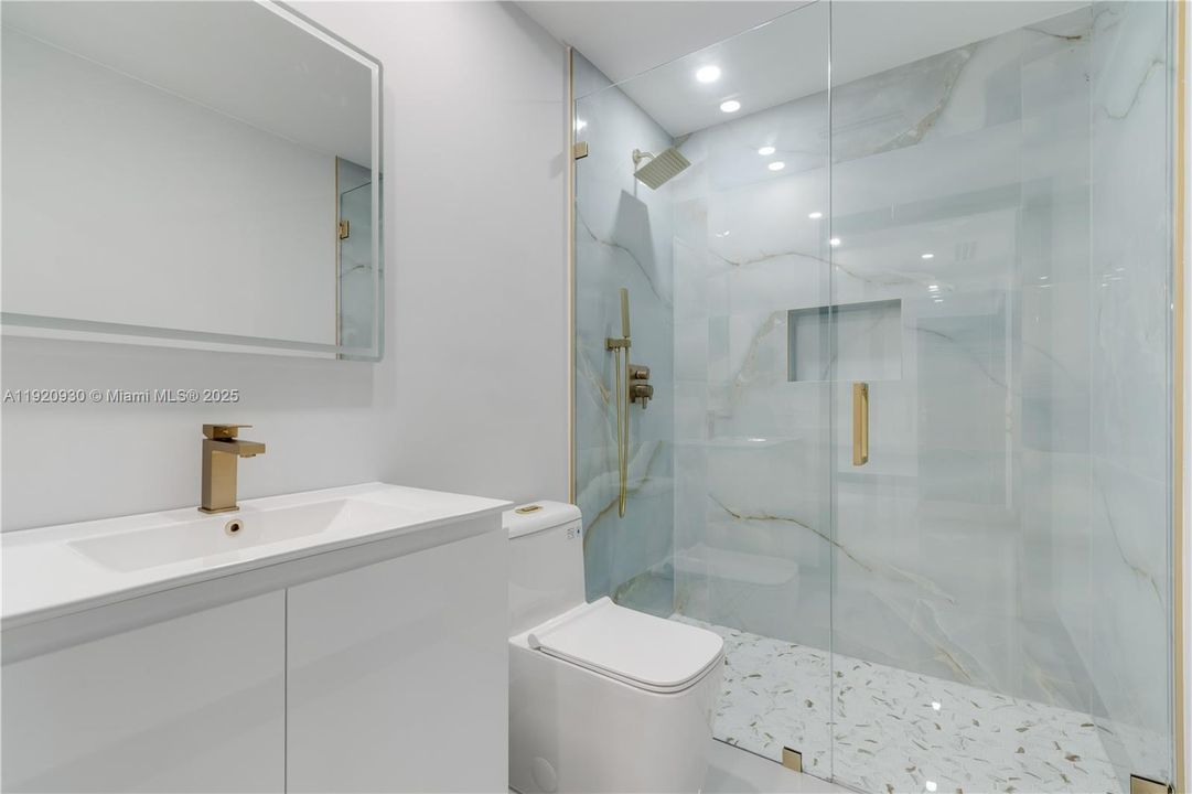 待售: $1,250,000 (4 贝兹, 6 浴室, 2504 平方英尺)