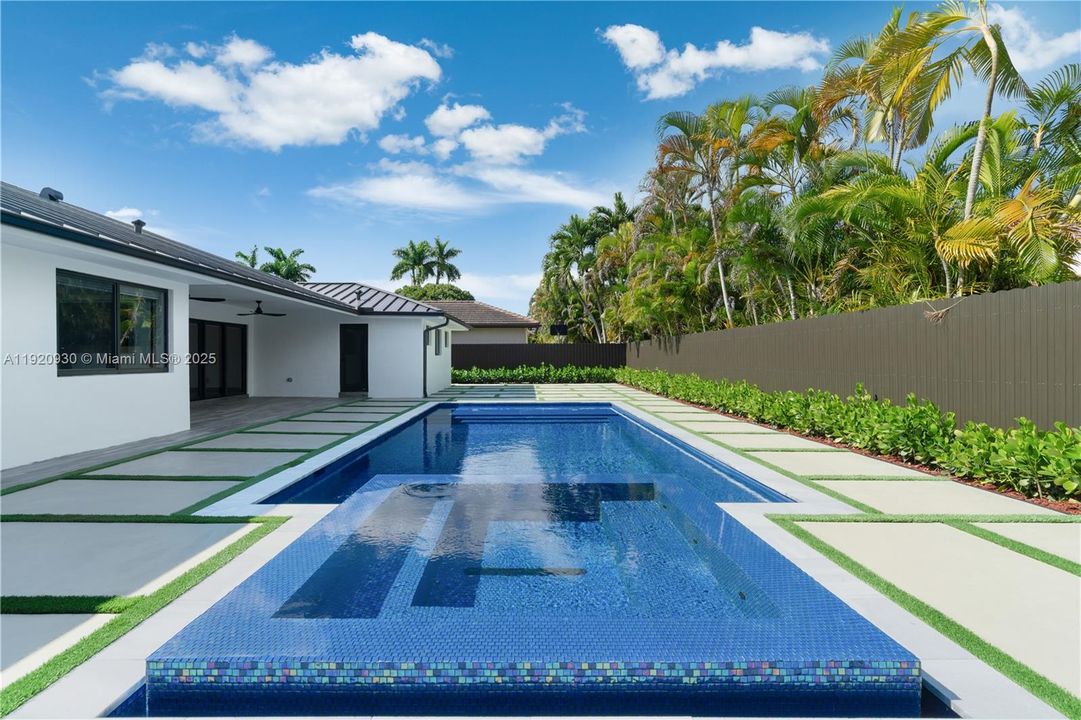 待售: $1,250,000 (4 贝兹, 6 浴室, 2504 平方英尺)