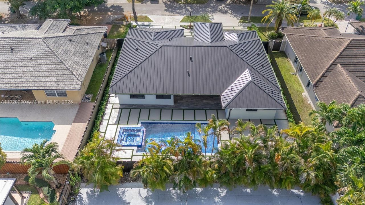 待售: $1,250,000 (4 贝兹, 6 浴室, 2504 平方英尺)