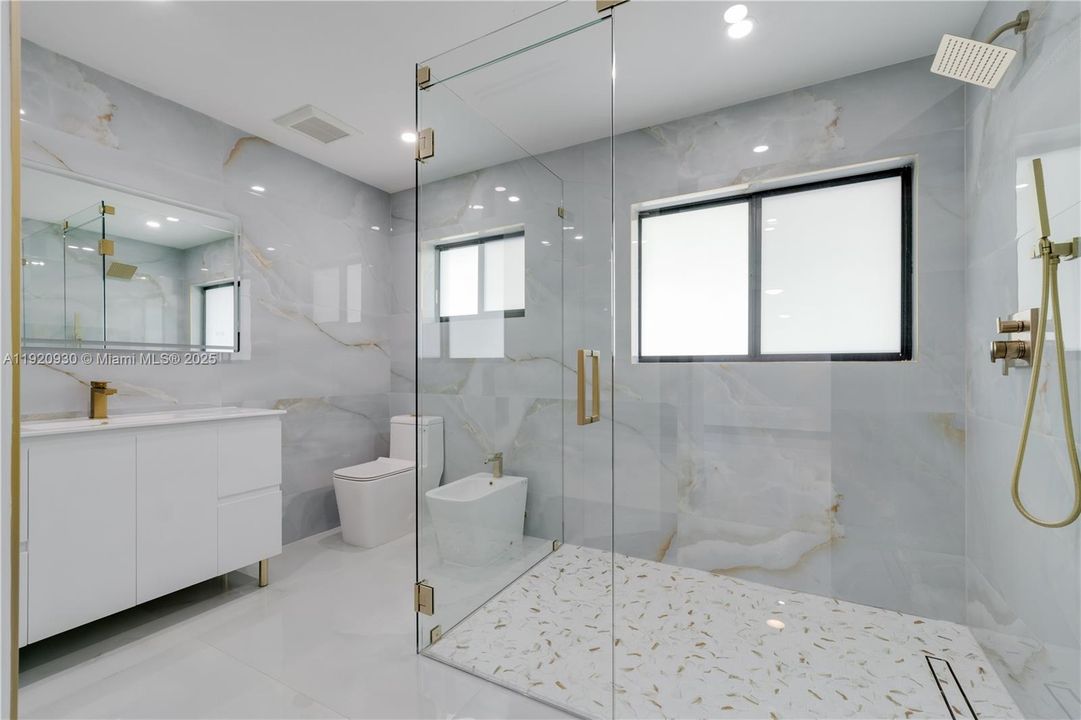 待售: $1,250,000 (4 贝兹, 6 浴室, 2504 平方英尺)