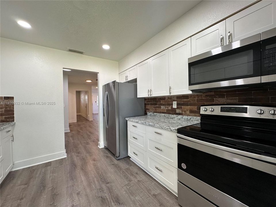 Active With Contract: $2,395 (2 beds, 2 baths, 0 Square Feet)