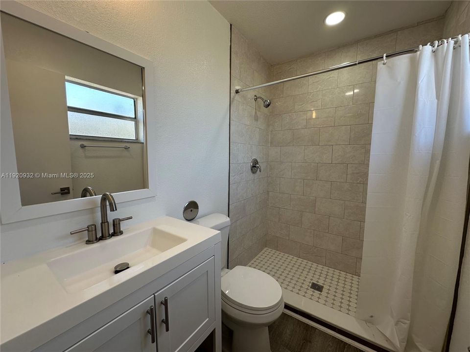 Active With Contract: $2,395 (2 beds, 2 baths, 0 Square Feet)