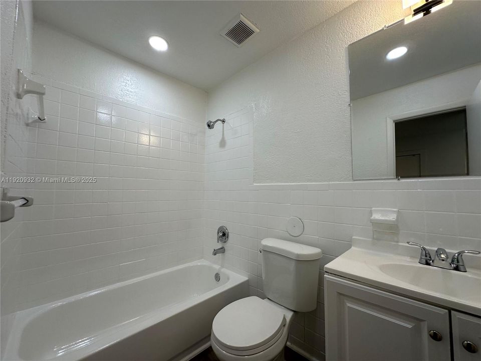 Active With Contract: $2,395 (2 beds, 2 baths, 0 Square Feet)