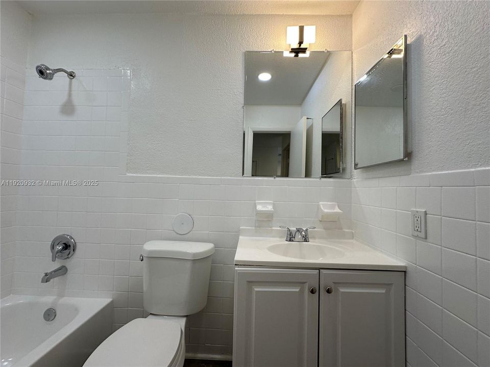 Active With Contract: $2,395 (2 beds, 2 baths, 0 Square Feet)