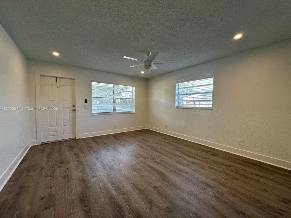 Active With Contract: $2,395 (2 beds, 2 baths, 0 Square Feet)