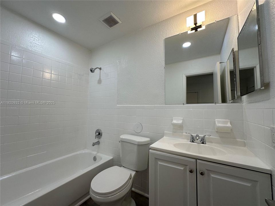 Active With Contract: $2,395 (2 beds, 2 baths, 0 Square Feet)