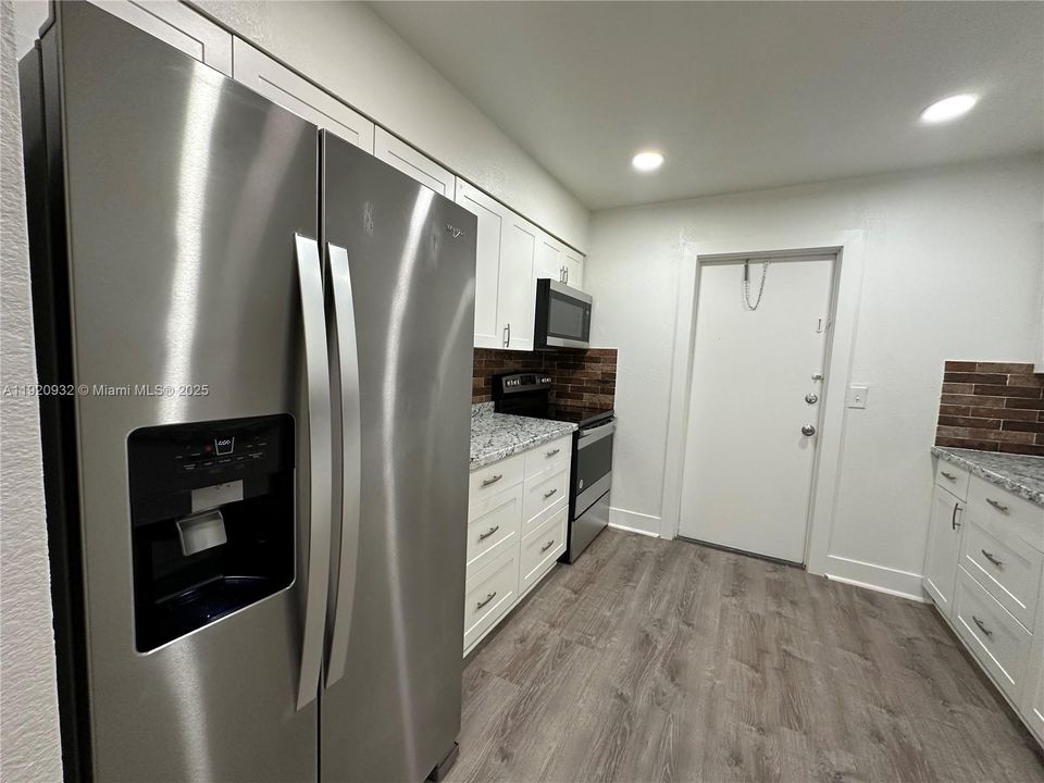 Active With Contract: $2,395 (2 beds, 2 baths, 0 Square Feet)