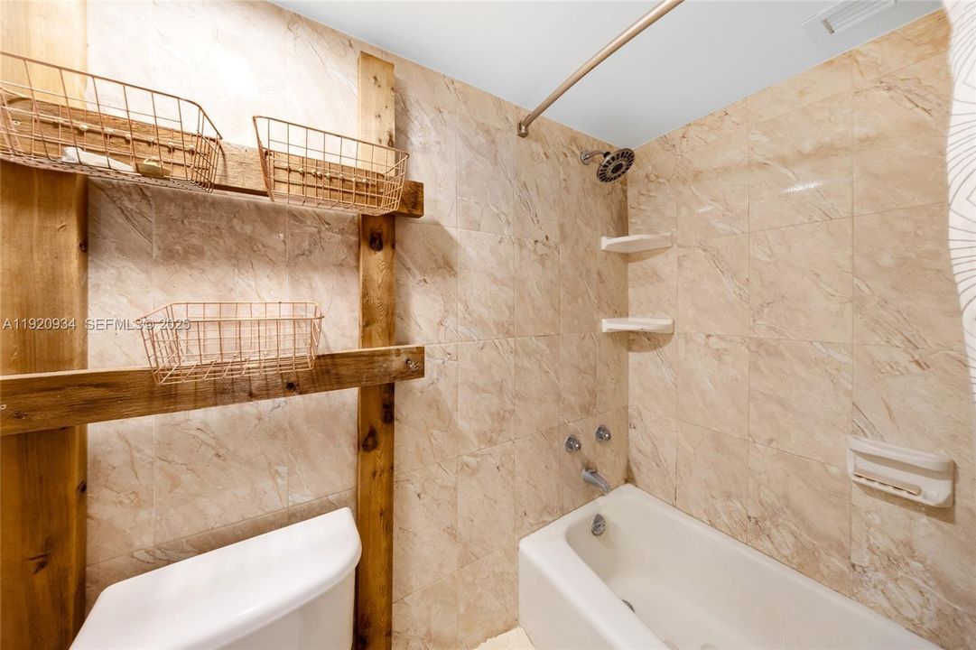 En Venta: $464,900 (1 camas, 1 baños, 1080 Pies cuadrados)