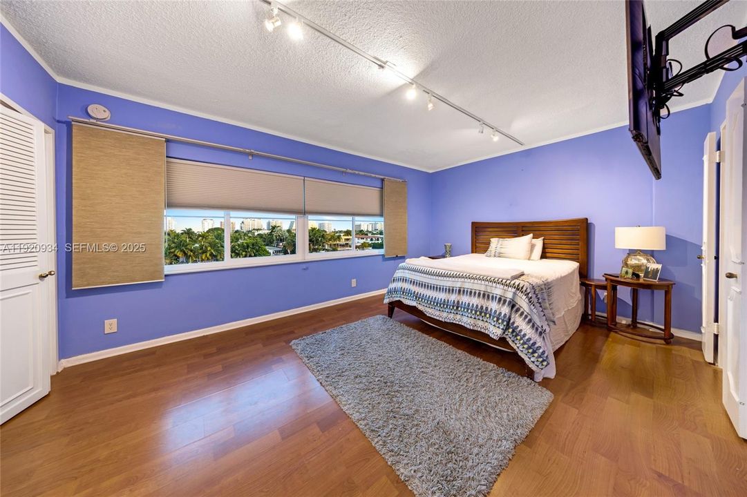 En Venta: $464,900 (1 camas, 1 baños, 1080 Pies cuadrados)