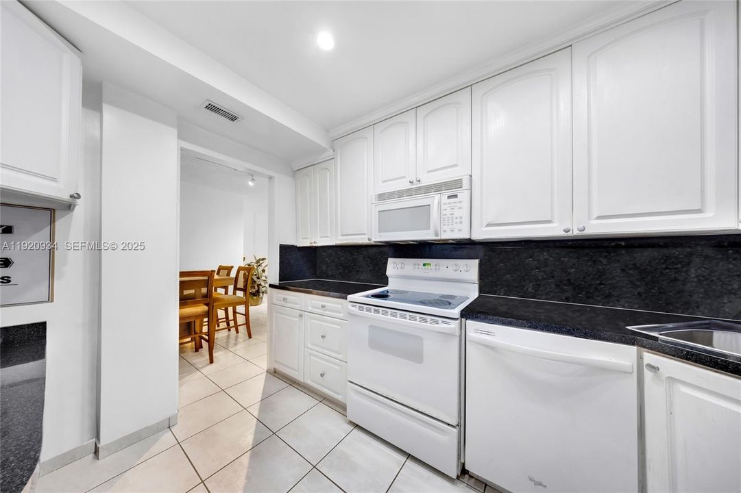 En Venta: $464,900 (1 camas, 1 baños, 1080 Pies cuadrados)